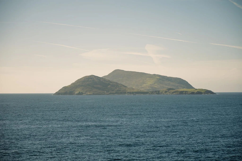 Go ashore by dinghy on an island everybody had to leave