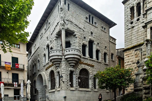 Rubió's bank, built with money from France